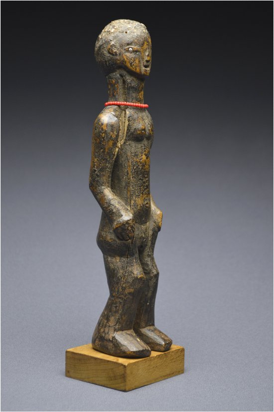 Tanzanie, Peuple Nyamwezi, Première moitié du XXème siècle, Ancienne statuette anthropomorphe à patine profonde