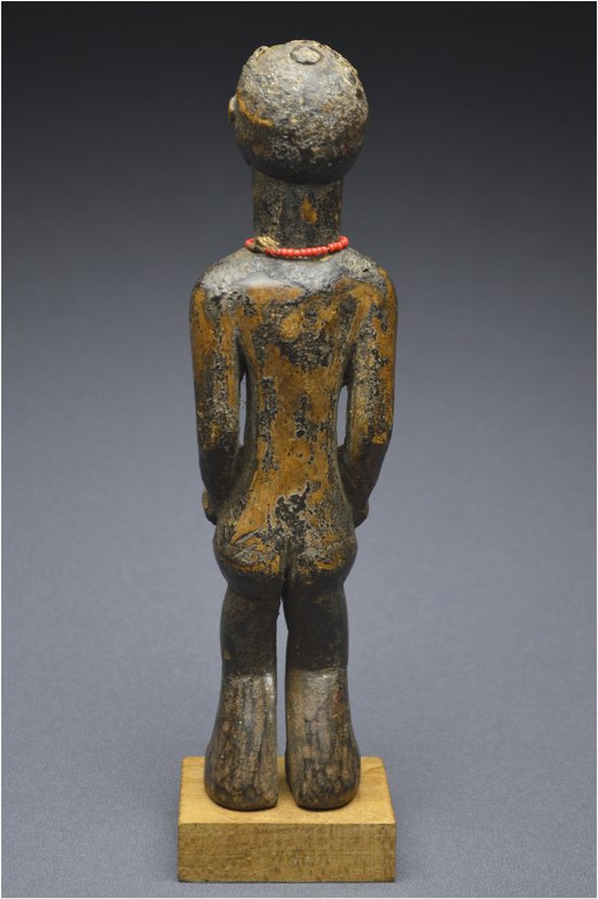 Tanzanie, Peuple Nyamwezi, Première moitié du XXème siècle, Ancienne statuette anthropomorphe à patine profonde