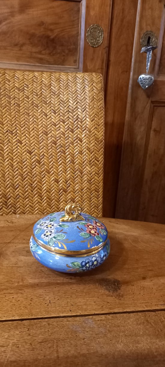 Enameled earthenware box decorated XXth century