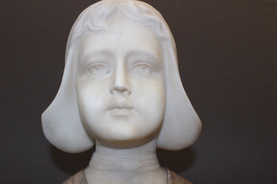 Alabaster and marble bust depicting a Dutch woman circa 1900