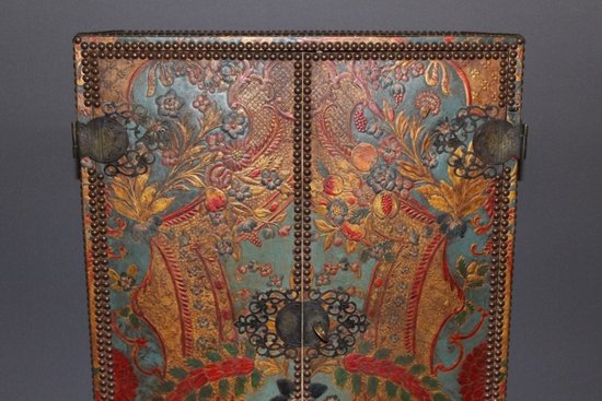 Cabinet Art Déco En Cuir Frappé Et Chêne Cérusé De Style Néoclassique 1940