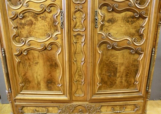 Bressane cabinet with arched cornice XVIII