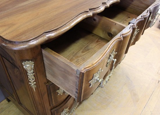 Crossbow Commode In Walnut XVIII Century