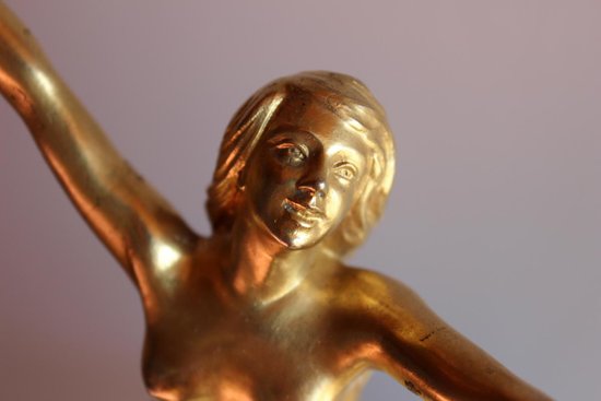 Bronzo raffigurante una donna firmato Durquet