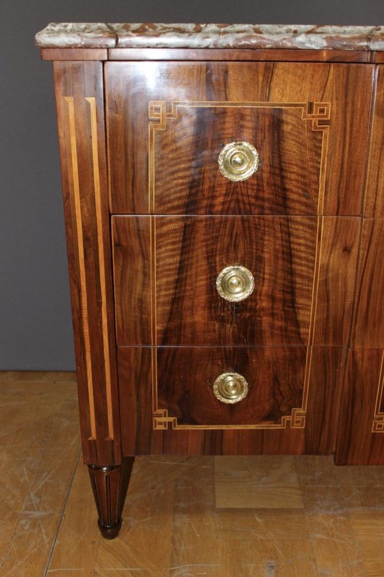 Louis XVI Swiss chest of drawers in walnut, late 18th century