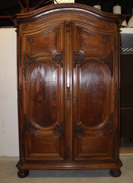 Lyon Regency Wardrobe In Walnut Beginning XVIII Century