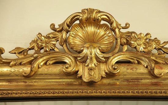 Grand miroir en bois et stuc doré, XIXème siècle 