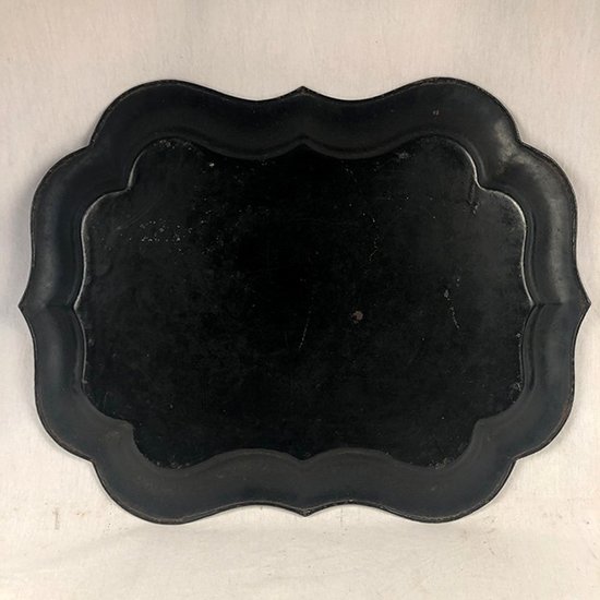 Black lacquered sheet metal tray with flower decoration