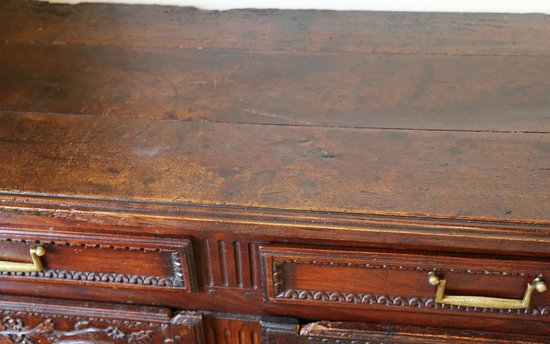 Sideboard in walnut and oak, 18th century