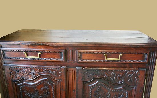 Sideboard in walnut and oak, 18th century