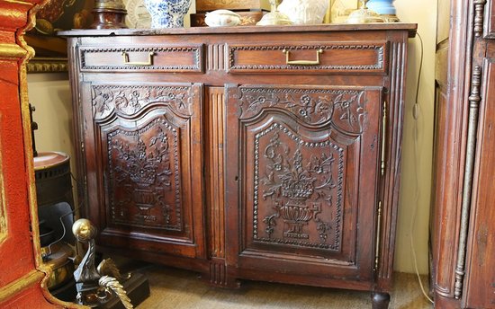 Sideboard in walnut and oak, 18th century