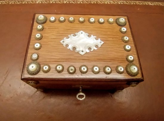 Small jewelry box