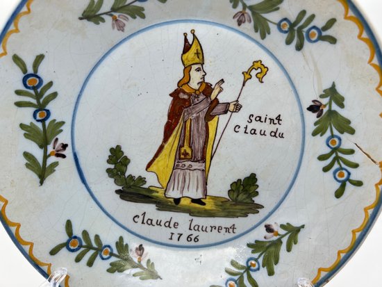 Teller aus Steingut von Nevers Fayence Patronym Saint Claude