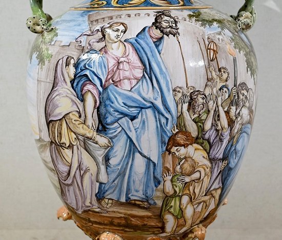 Vaso in maiolica su set da sella, Italia - XIX secolo