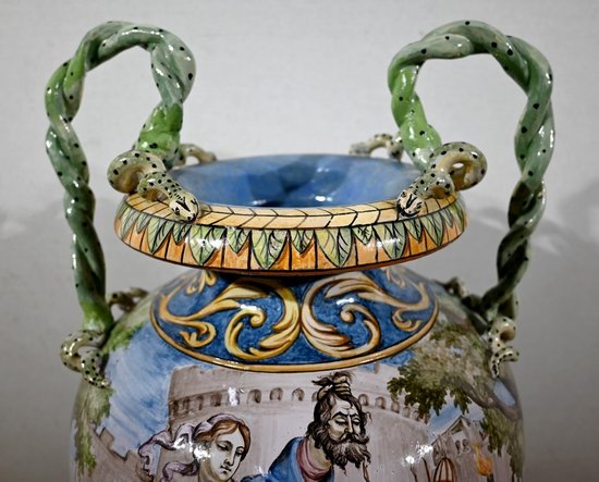 Vaso in maiolica su set da sella, Italia - XIX secolo