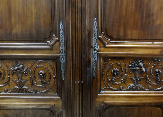 Bordelaise Castle Cabinet In Solid Mahogany From The 18th Century