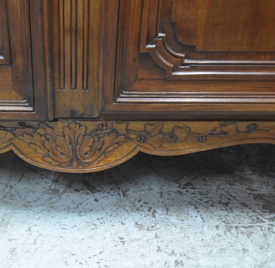 Bordelaise Castle Cabinet In Solid Mahogany From The 18th Century