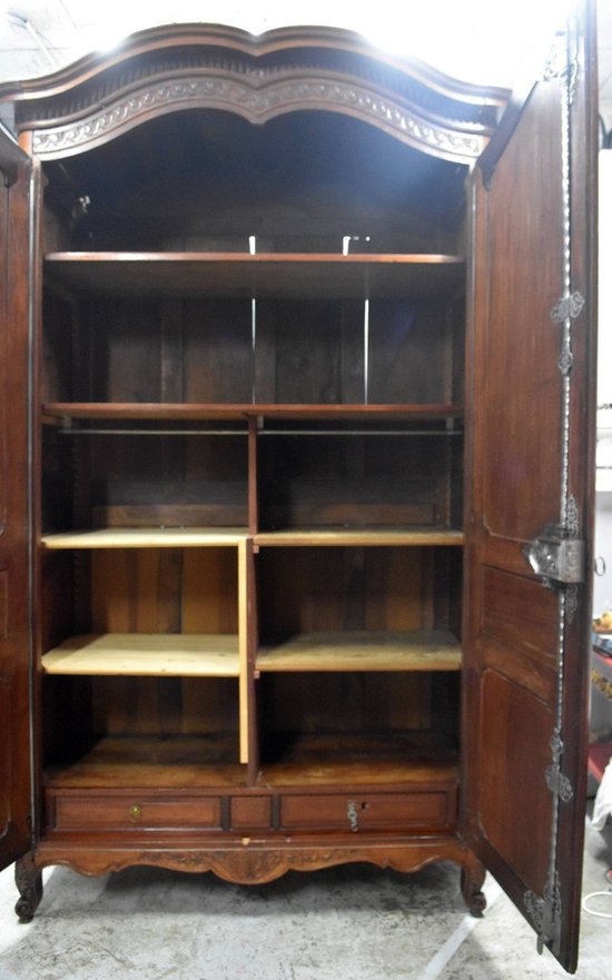 Bordelaise Castle Cabinet In Solid Mahogany From The 18th Century