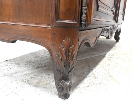 Bordelaise Castle Cabinet In Solid Mahogany From The 18th Century