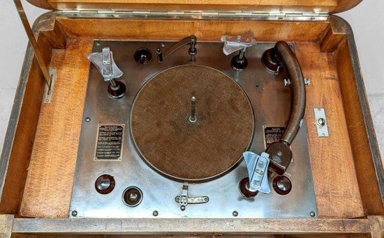 Phonograph Garrard Automatic Loading Art Deco 1930