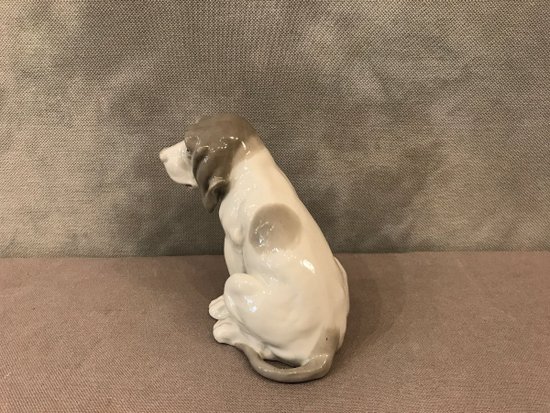 Lovely little dog in Copenhagen porcelain, late 19th century