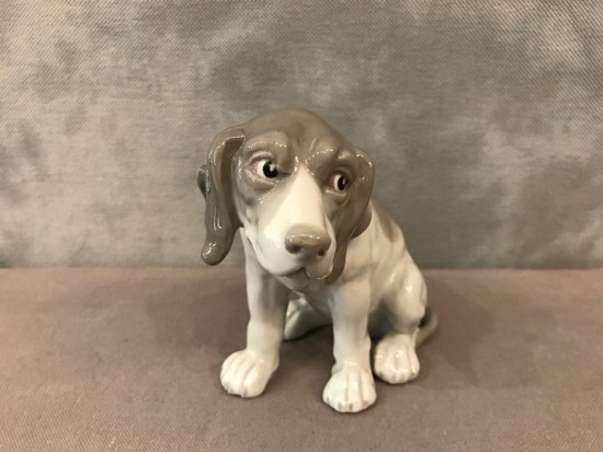 Lovely little dog in Copenhagen porcelain, late 19th century