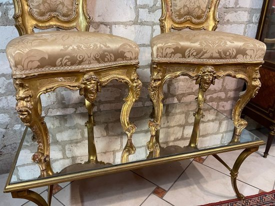 PAIR OF VENETIAN CHAIRS IN GILDED WOOD