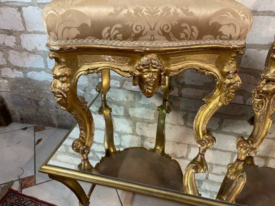 PAIR OF VENETIAN CHAIRS IN GILDED WOOD