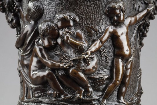 Vase en bronze à décor de putti vendangeurs, dans Le goût de Clodion, 19e Siècle