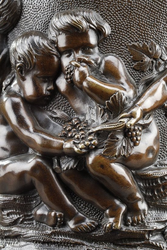 Vase en bronze à décor de putti vendangeurs, dans Le goût de Clodion, 19e Siècle