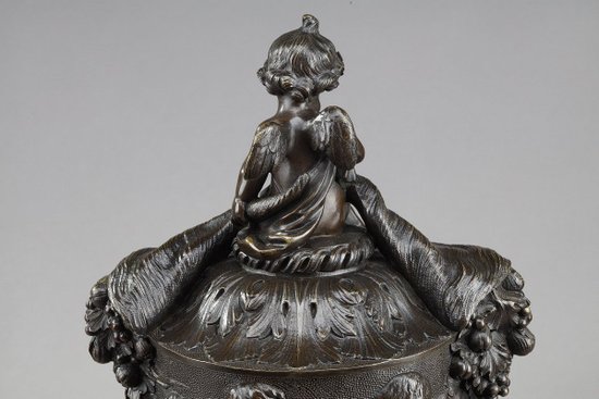 Vase en bronze à décor de putti vendangeurs, dans Le goût de Clodion, 19e Siècle