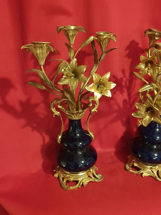 Paire De Candélabres Porcelaine Bleu Et Bronze Doré XIX ème siècle