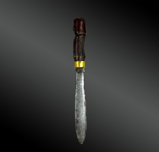 ANTHROPOMORPHE FLARE KNIFE - Iroquois or Huron culture, Great Lakes region, Canada - About 1850