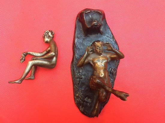 Curiosa En Bronze Patine Médaille Au Faune Et à La Jeune Femme