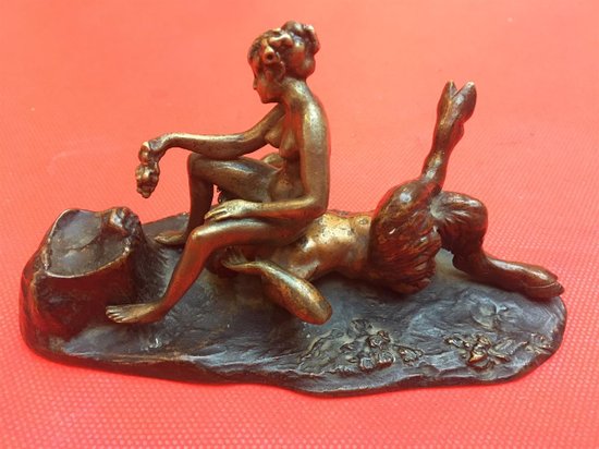 Curiosa En Bronze Patine Médaille Au Faune Et à La Jeune Femme