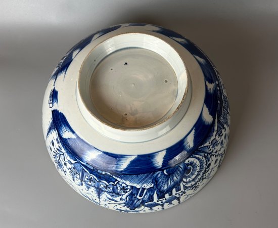 Eine große c.1790 Perlware Chinoiserie bemalte Punschschale. Möglicherweise Liverpool.