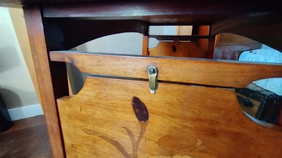 Table of living room with flaps in marquetry in the Gallé taste