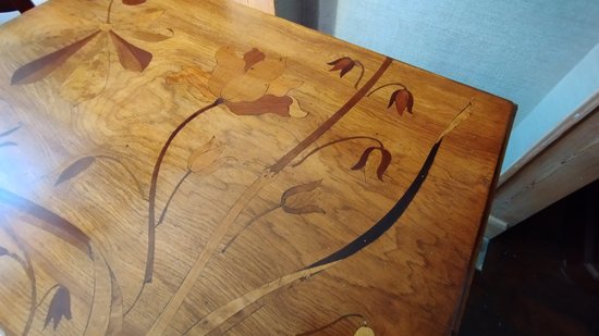 Table of living room with flaps in marquetry in the Gallé taste