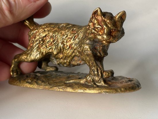 Small bronze Cat Fratin