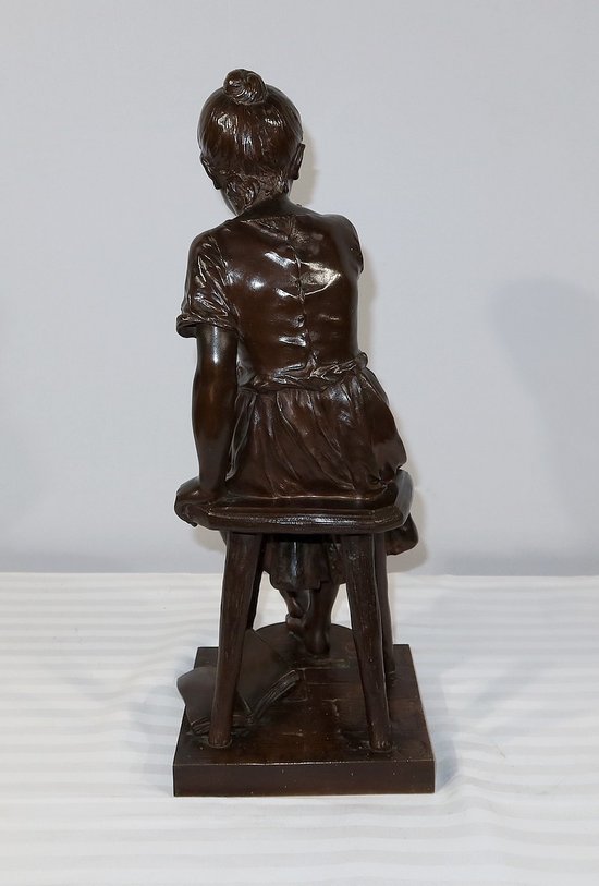 Bronzo "Ragazza seduta", di A. Massoulle - Fine XIX secolo