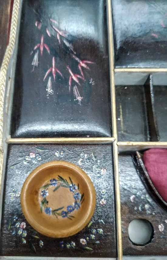 Painted sewing box in Spa wood