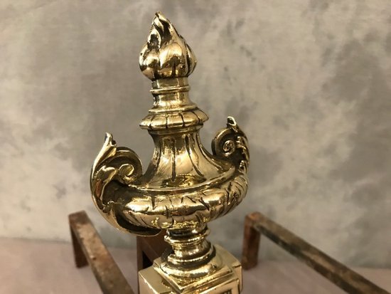 Coppia di antichi candelabri in bronzo del XIX secolo in stile Luigi XVI