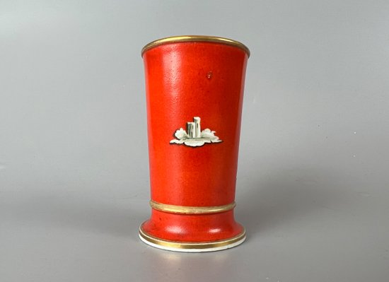 Un vaso di versamento di Chamberlain Worcester del 1840 circa con scene rurali stampate a pipistrello.