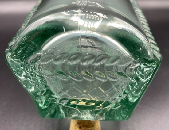 FLASCHE AUS GEFORMTEM GLAS