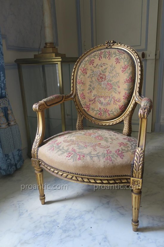 Wohnzimmer aus geschnitztem und vergoldetem Holz im Louis XVI-Stil im Napoleon-III-Stil