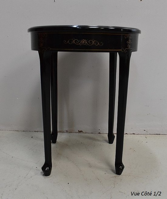 Small Round Asian Table in Black Lacquered Wood - XXth