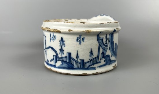 Une rare tasse à café à motif Worcester "Gazebo" du milieu du XVIIIe siècle c1755-9