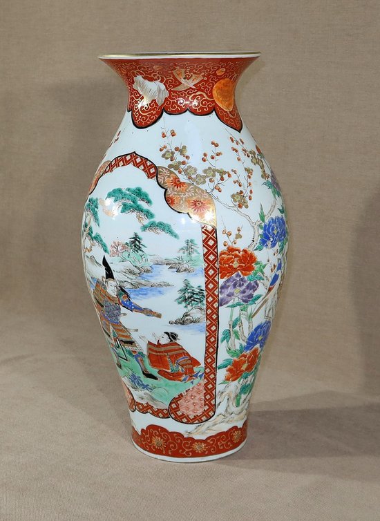 Grand Vase en Porcelaine Japonaise – Fin XIXe