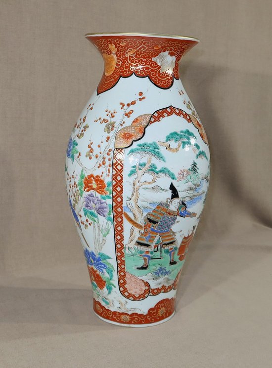 Grand Vase en Porcelaine Japonaise – Fin XIXe