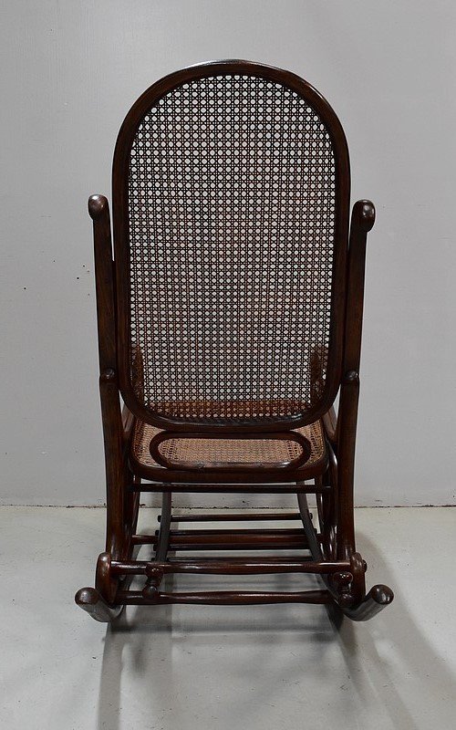 Sedia a dondolo e poggiapiedi in legno di faggio, spirito Thonet - 1900